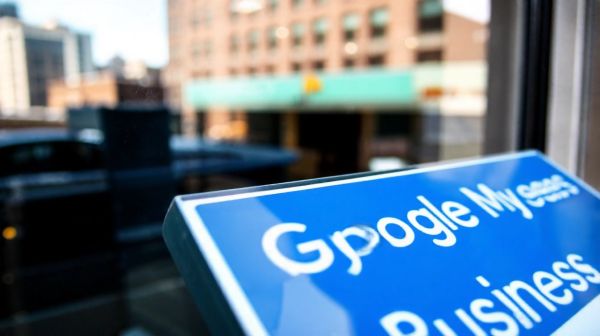 10 stratégies pour dynamiser vos avis google avec une plaque